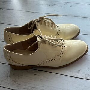 Twiggy London Cream Oxford / Loafers 6.5
